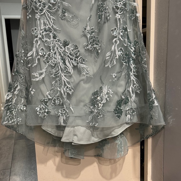 Dave & Johnny Gown in Mint - Picture 6 of 11